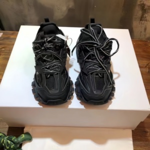 New High Quality Light Luxury Running <b>Shoes</b> Breathable Shock-Absorbent Waterproof Anti-Slippery Air Cushion Soft Comfort <b>Height</b> - Product Image 1