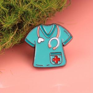 Uniforme médical vert emblème croix rouge symbole d'urgence minimaliste fond blanc accessoire "Protection de la santé" texte médical - Product Image 2