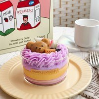 Luxuriöse neue Design-Duftkerze aus Sojawachs in Eiscremeform, Erdbeer-Dekor, handgemachte Dessert-Kuchenkerze, Großhandel