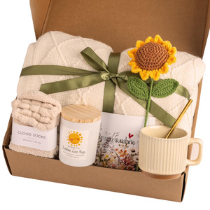 Nouvel ensemble cadeau de tasse à eau violette et de bougie aromatique pour femmes, idéal pour les senteurs de bain de Noël et les idées de cadeaux de mariage - Product Image 3