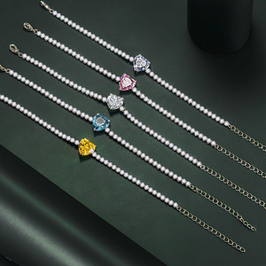 <span class=keywords><strong>Bracciale</strong></span> Tennis Classico in Acciaio Inossidabile Argento con Zirconi Scintillanti a Cuore Rosa per <span class=keywords><strong>Donna</strong></span>, Gioiello Regalo - Product Image 2