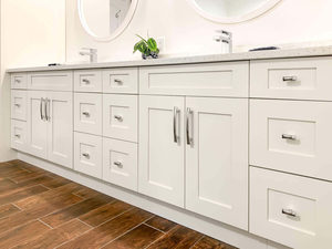 CANA Mueble de Baño Blanco Personalizado, Precio de Fábrica, Armario con Doble Lavabo Escalonado y Escritorio con Orificio para las Rodillas - Product Image 4