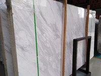 Marbre blanc poli grec Volakas à bon prix, carrelage mural et de sol, dalle de marbre en pierre naturelle pour projets de villas et d'hôtels