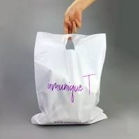 Sacs de transport en polyéthylène recyclables avec logo personnalisé imprimé, poignée découpée, sacs d'emballage en plastique PE avec poignée pour magasin
