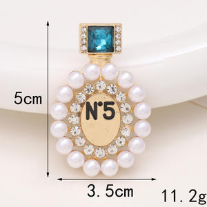 DIY Großhandel Zubehör Maßgeschneiderte Dekoration Luxuriöses Bling-Design Markendesigner Legierung Parfümflaschen Diamant Perle Legierung Charms - Product Image 3