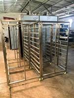 Vente directe d'usine, machine à fumer la viande automatique en acier inoxydable, 50 kg/lot, machine à fabriquer des saucisses, équipement pour fumer le poisson, fumoir