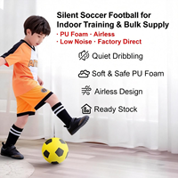 Ballon de football silencieux en mousse souple à surface rainurée pour l'entraînement des jeunes, idéal pour la pratique de football en salle (vente en gros)