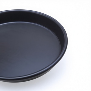 Teglia per <span class=keywords><strong>Pizza</strong></span> in Lega di Alluminio Nera da 7 Pollici con Rivestimento Anodizzato Duro Certificata per Uso Alimentare per Ristoranti - Product Image 2
