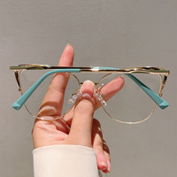 Vente en gros de lunettes de soleil Cat Eye à verres changeants de couleur, film métallique anti-lumière bleue, monture polyvalente, livraison rapide, pour femmes