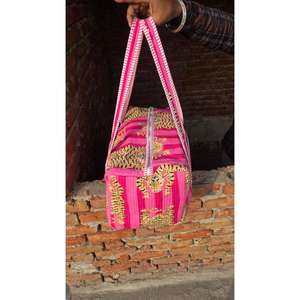 Bolsa de Viaje Acolchada de Algodón Hecha a Mano, Duradera, Ligera, Elegante, con Estampado Tradicional, Perfecta para Vacaciones - Product Image 3