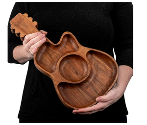 Bandeja de aperitivos con diseño de guitarra de madera maciza natural con compartimentos Bandeja de regalo de madera para amantes de la música y fiestas - Product Image 1