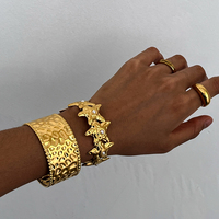 J & D Femmes Bold Minimalist Luxe Bracelet manchette en plaqué or 18 carats avec perle de verre Étoile de mer Bijoux empilables