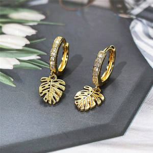 Pendientes de Aro con Hoja de Monstera Dorada y Cristales de Estrás para Mujer, Joyería de Regalo de Moda, Pendientes de Aleación Chapados en Oro de 18K - Product Image 4