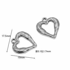 จี้รูปหัวใจสแตนเลสดีไซน์แบบกลวงสำหรับทำเครื่องประดับ DIY ชุด 6 ชิ้น - Product Image 3