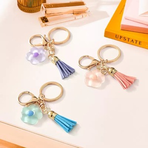 Porte-clés esthétique en résine à motif floral vintage français, pendentif de sac à pompon, accessoire de sac à dos de dessin animé de niche, cadeau personnalisé pour lui - Product Image 1