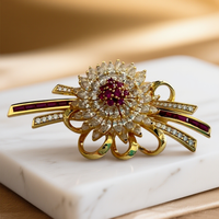Broche en ruban de fleurs préservées de style européen, accessoire sur mesure pour banquets d'affaires qui dégage une présence imposante