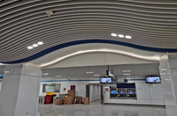 Plafond en aluminium courbé de forme carrée moderne pour projets de décoration intérieure de luxe, plafond à lamelles en aluminium