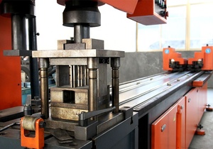 Bán Hàng Trực Tiếp Thủy Lực Kết Hợp Kim Loại Đấm Và Máy Cắt Cho Tấm Kim Loại Ngành Công Nghiệp Đa Chức Năng Hiệu Quả Cao - Product Image 4