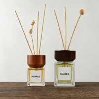 Bouteille en verre vide pour diffuseur de parfum 50ml 100ml, carrée, pour aromathérapie, avec couvercle en bois et bâtonnets en rotin, conteneur de parfum, logo personnalisé