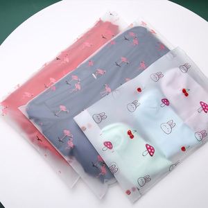 Bolsa de Plástico Transparente con Cierre Zip, Un Lado Transparente y Otro Lado Esmerilado, para Empacar Ropa y Zapatos, Disponible en Stock - Product Image 2