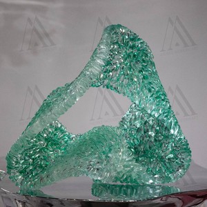 Tượng điêu khắc vòng tròn trừu tượng bằng nhựa resin trong suốt màu ngọc lục bảo, đặt làm riêng cho cửa hàng trang trí nội thất Boutique - Product Image 1