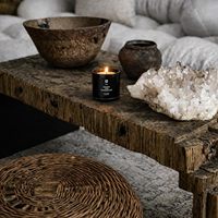 Vela Aromática de Lujo Hecha a Mano en Frasco de Vidrio con Cera de Soya, Aroma a Jazmín, Oud y Madera de Sándalo, Natural, Altamente Perfumada, de Larga Duración, Diseño Moderno, 9 Oz