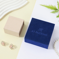 Boîte à bijoux en velours bleu marine personnalisée avec logo OEM, couvercle à charnière, insert pour collier, emballage cadeau pour pendentif, alternative beige