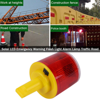 Feu de signalisation LED solaire étanche à insertion, type balise clignotante pour cône de signalisation et barrière routière