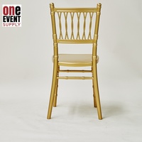 Chaise de mariage empilable en or massif avec dossier torsadé – Durable, faite à la main, portable pour fêtes et événements en extérieur