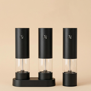 Ensemble moulin à sel et à poivre électrique mini et minimaliste, portable, en acier inoxydable de qualité alimentaire raffiné, avec support élégant - Product Image 5