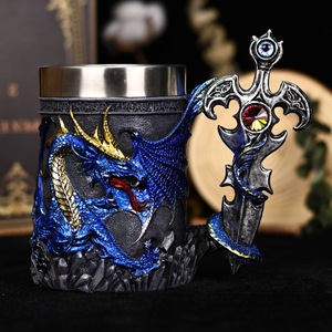 Jarra de Cerveza con Diseño de Espada de Dragón Místico, Revestida de Acero Inoxidable, para Coleccionistas y Gamers - Product Image 1