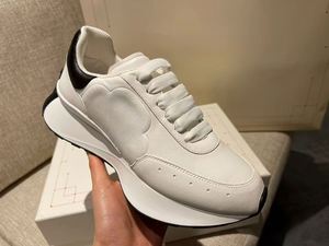 Calzado Deportivo Casual de Diseño Personalizado, Ligero, de Malla y Cuero Artificial de Alta Calidad, para Hombre y Mujer, Color Blanco, Estilo Slip-On - Product Image 3