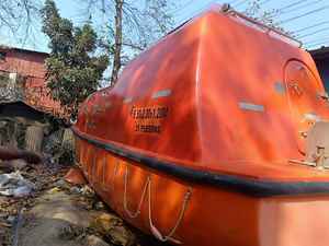 Bote salvavidas cerrado de uso previo con sistema de gancho de liberación con capacidad de carga y descarga - Product Image 3