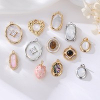 Pendentifs en Or 14K avec Coquille Naturelle, Pierre Œil de Tigre, Émail, Fraise et Strass Incrustés pour la Fabrication de Bijoux