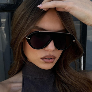 <span class=keywords><strong>Lunettes</strong></span> <span class=keywords><strong>de</strong></span> soleil élégantes UV400 personnalisables avec logo – Tendance 2026 – Luxe, mode vintage, surdimensionnées <span class=keywords><strong>pour</strong></span> hommes et femmes – Idéales <span class=keywords><strong>pour</strong></span> les vacances - Product Image 3