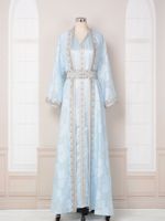 Robe élégante et moderne pour femmes musulmanes, style Dubaï, bleu clair brodé, idéale pour le quotidien et les fêtes