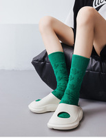 Chaussettes de sport en coton OEM de haute qualité pour femmes, décontractées, coupe ample, avec logo sur le bord, respirantes, couleur bonbon, en peluche inversée, vente en gros