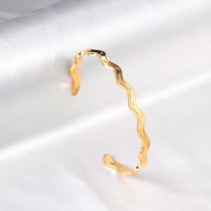 Pulsera de Moda al por Mayor a Precio de Fábrica en China 2022, Brazalete Personalizado de Acero Inoxidable Chapado en Oro - Product Image 4