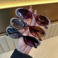 Nouveautés 2026 – Lunettes de soleil tendance à petite monture pour femmes, protection UV, verres PC résistants, montures spéciales pour la conduite