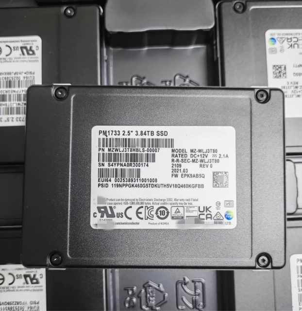 PM1743 MZWLO7T6HBLA-00A07 7.68TB U.2 PCIe 5.0 X4 (NVMe) 2.5inch Enterprise SSD Internal Solid State Hard Drive