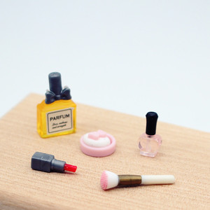 ML Ensemble de maquillage miniature pour maison de poupée, comprenant rouge à lèvres, parfum, poudre compacte, kits de pinceaux et accessoires cosmétiques, en plastique, style mode et amour - Product Image 6