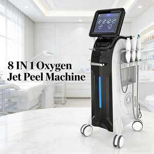 Appareil professionnel de soin du visage à jet d'eau oxygénée 8 en 1 pour un nettoyage en profondeur et une hydratation intense - Product Image 1