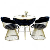 Table basse de qualité supérieure avec accents dorés, texture haut de gamme, design moderne pour salon, usage hôtelier, matériau en marbre