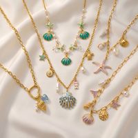 Collier en acier inoxydable plaqué or 18 carats sur le thème de l'océan, pendentif étoile de mer, perle, coquillage, design étoile pour femme - Cadeau, usage quotidien