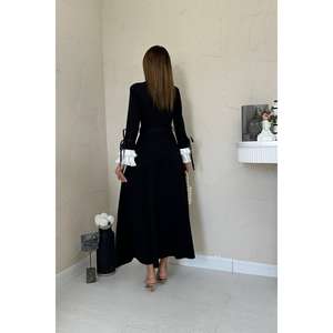 Robe de soirée élégante noire coupe trapèze avec manches plissées, taille naturelle, manches longues, tenue de cérémonie - Product Image 1