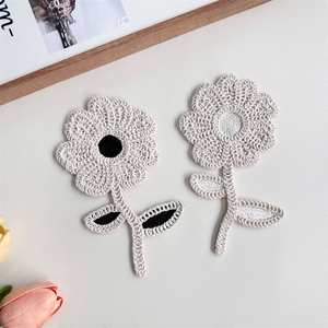 Vêtements, chaussures, chapeaux, sacs, accessoires et décorations pour enfants à faire soi-même avec un grand tissu fleuri xqd de couleur abricot - Product Image 1
