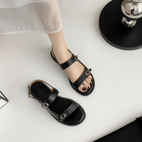 Nouvelles sandales de plage plates en cuir à boucle, style européen, multi-complémentaires, à bout ouvert, collection été 2026