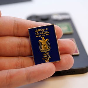 ملصق هاتف معدني مخصص من المصنع بتصميم جواز سفر مطلي بالمينا الناعمة بأسلوب تقليدي وعصري - Product Image 3
