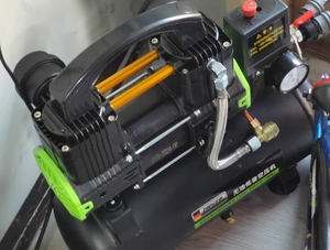 Compresseur d'air à piston sans huile portable 220V, petit compresseur pour usage domestique avec moteur et pompe, alimenté au gaz, refroidi par air - Product Image 2
