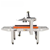 Scelleuse automatique électrique de petits cartons FXC4050XF avec convoyeur latéral à bande adhésive pour l'emballage de vêtements et de boissons